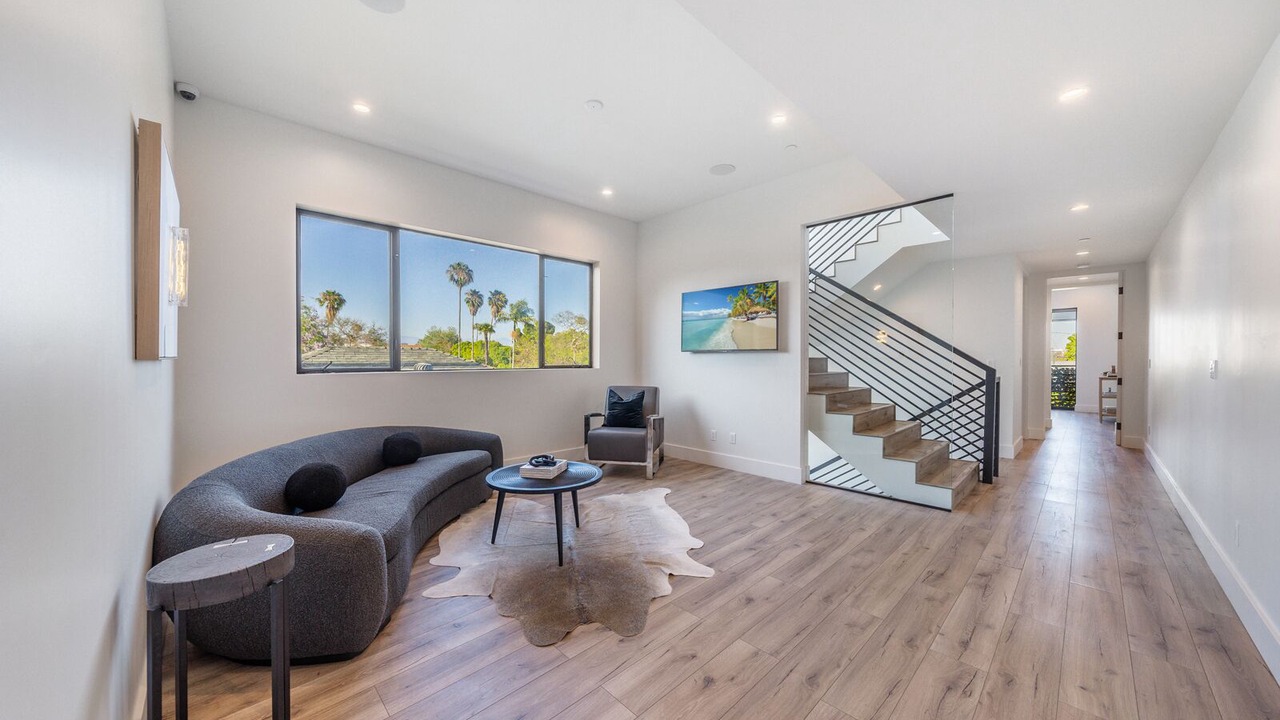 Photo of Livingroom in Pico - Robertson