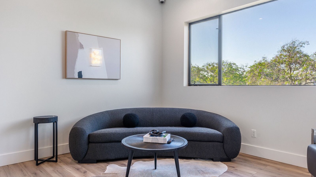 Photo of Livingroom in Pico - Robertson