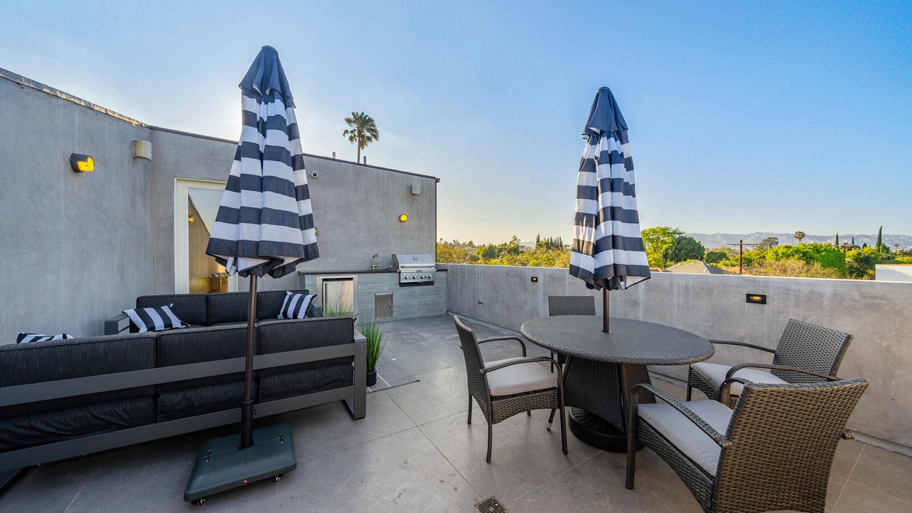 Photo of Outdoor in Pico - Robertson