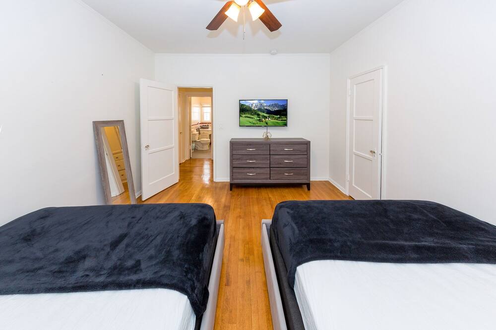 Photo of Bedroom in Carthay Circle