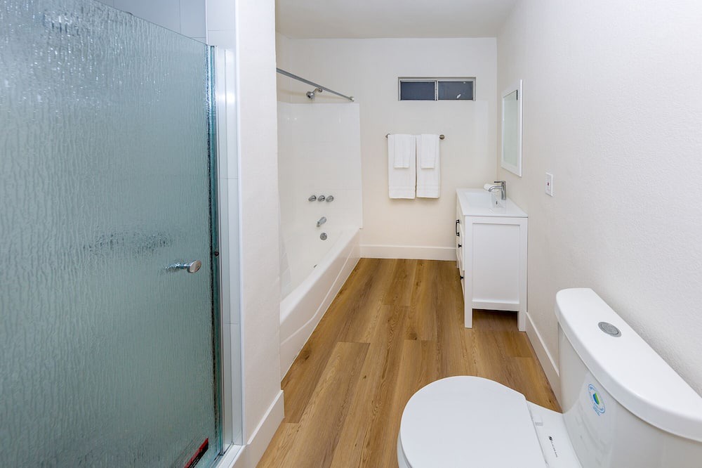 Photo of Bathroom in Pico - Robertson