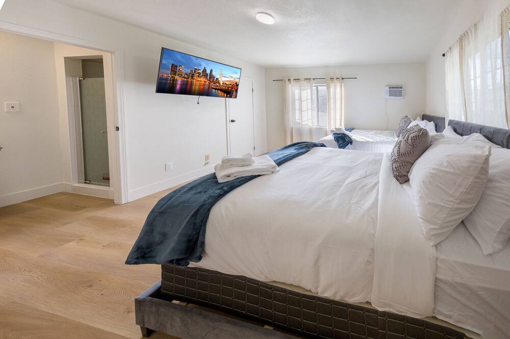 Photo of Bedroom in Pico - Robertson