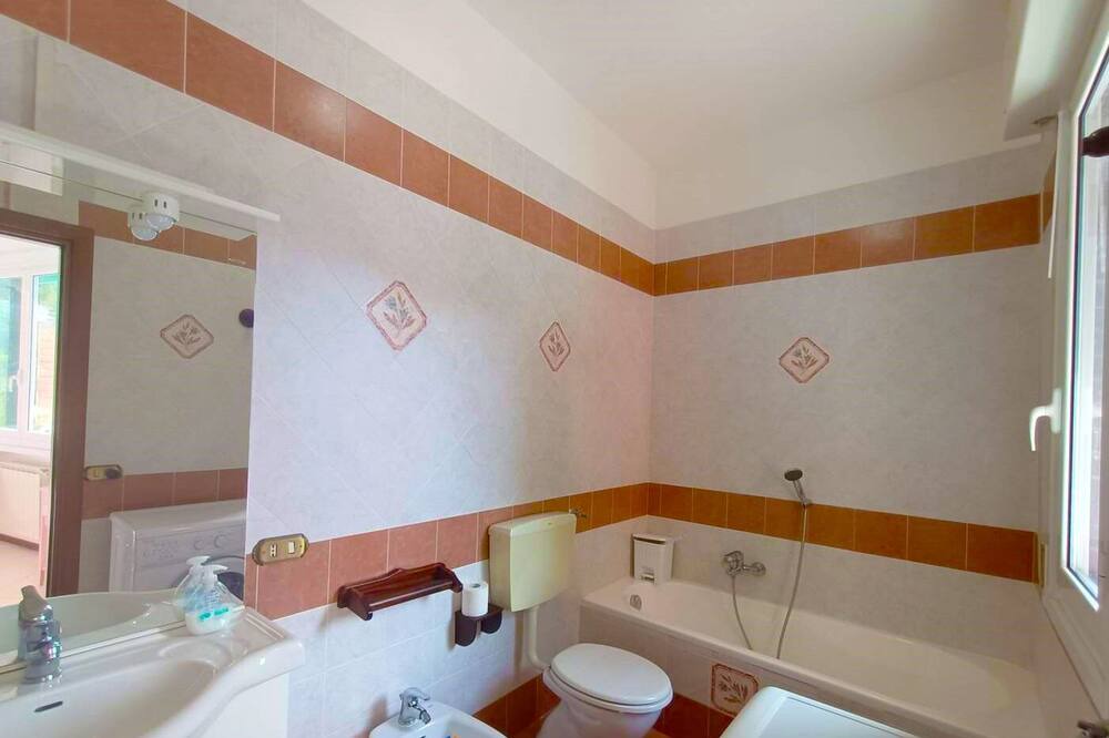 Photo of Bathroom in Torre del Mare