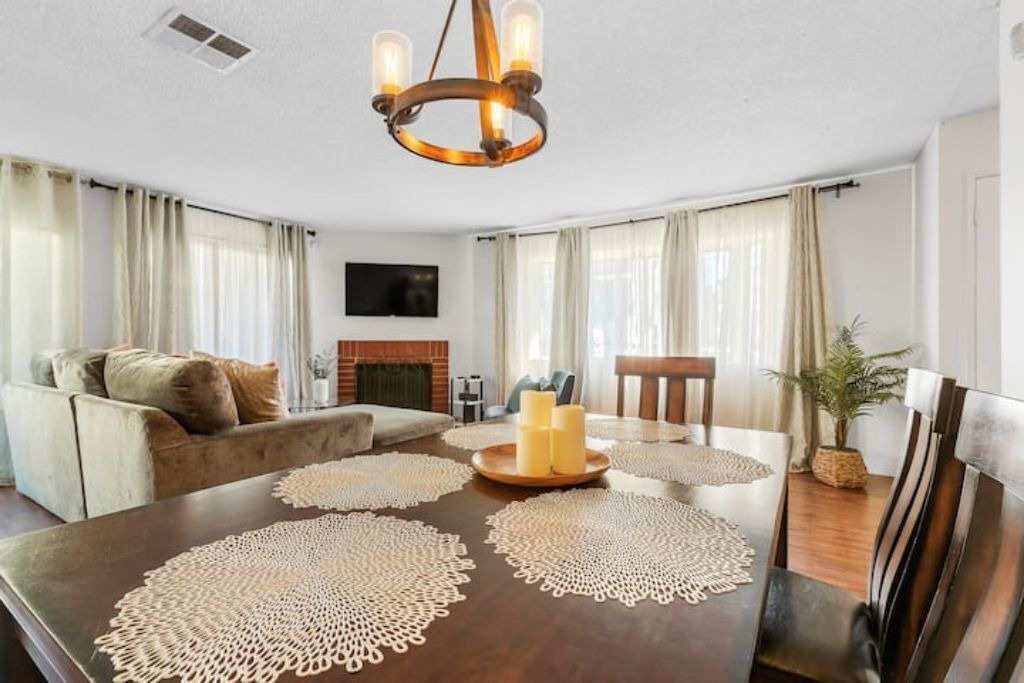 Photo of Livingroom in Hawthorne