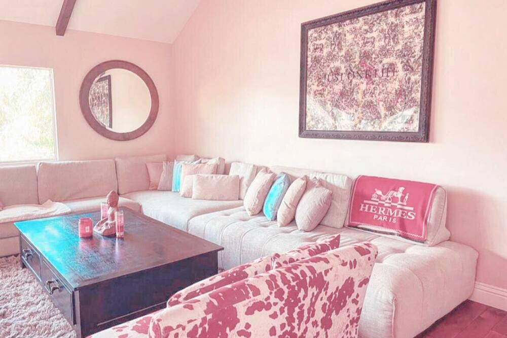 Photo of Livingroom in Hollywood Hills