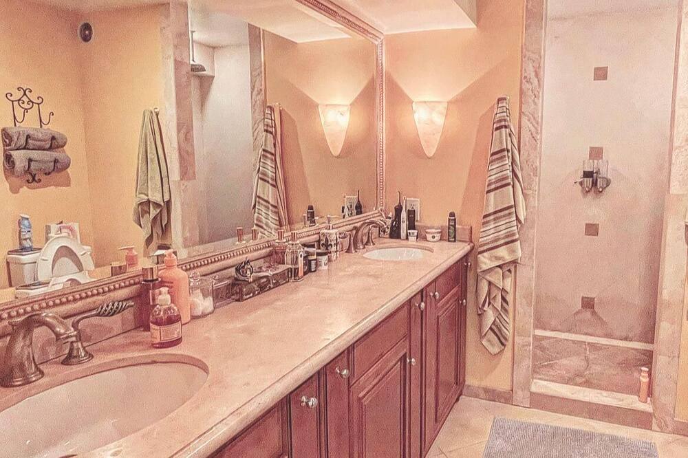Photo of Bathroom in Hollywood Hills