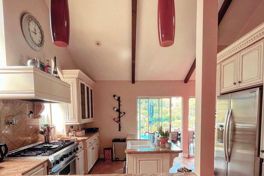 Photo of Kitchen in Hollywood Hills