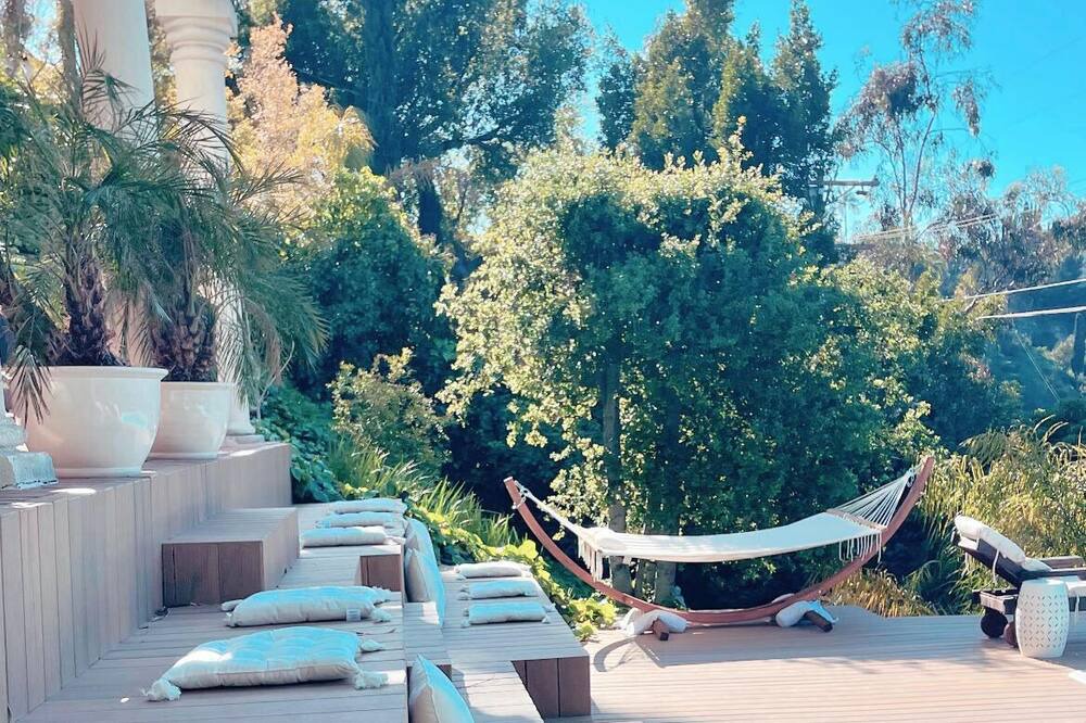 Photo of Outdoor in Hollywood Hills