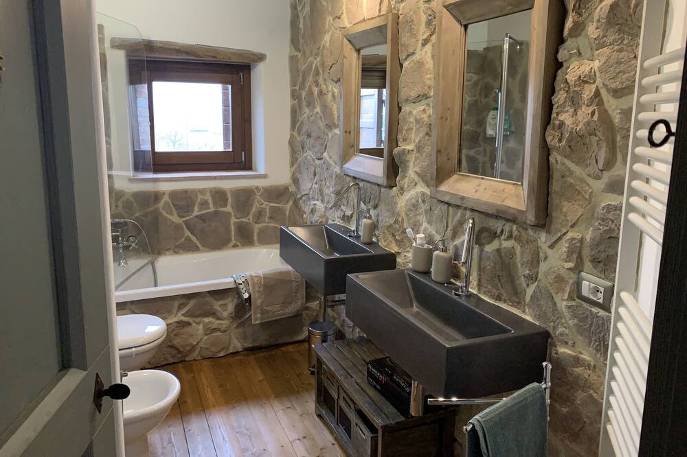 Photo of Bathroom in Avigliano Umbrio