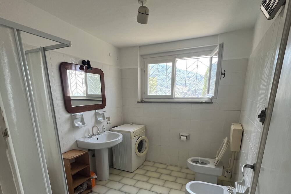 Photo of Bathroom in Levanto