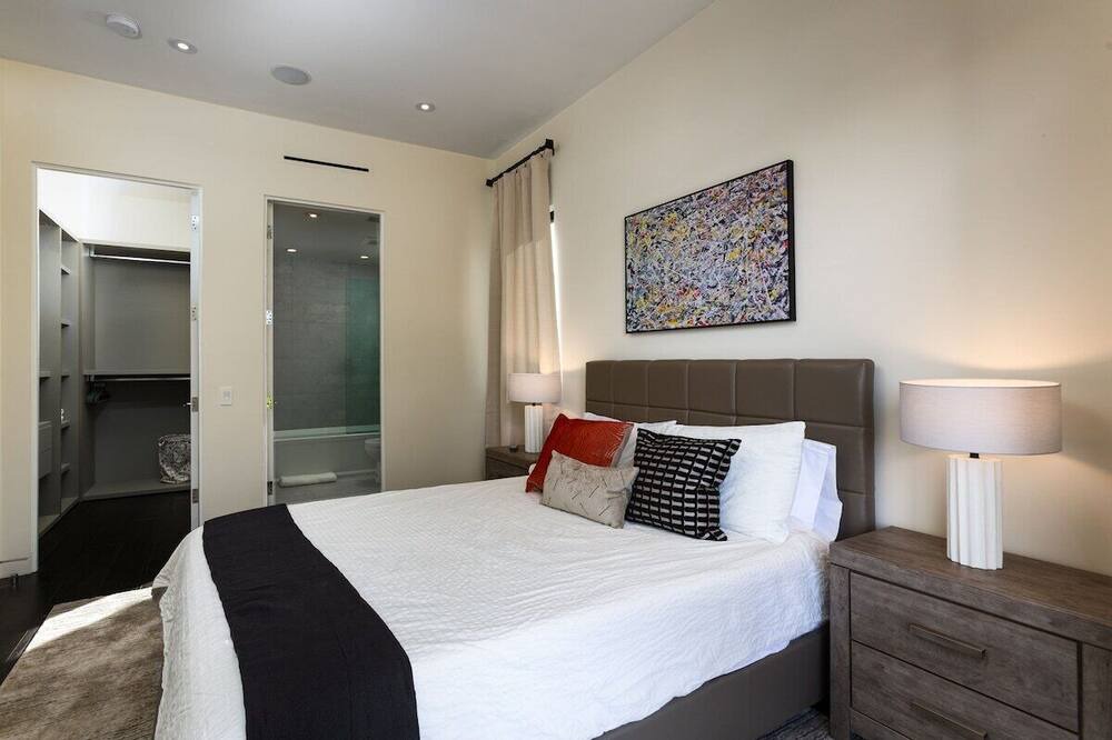 Photo of Bedroom in La Brea