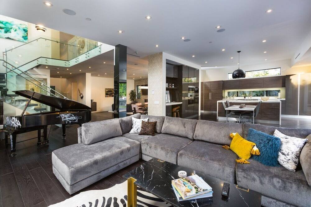 Photo of Livingroom in La Brea