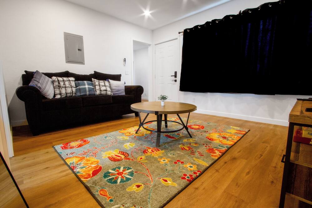 Photo of Livingroom in South Wrigley