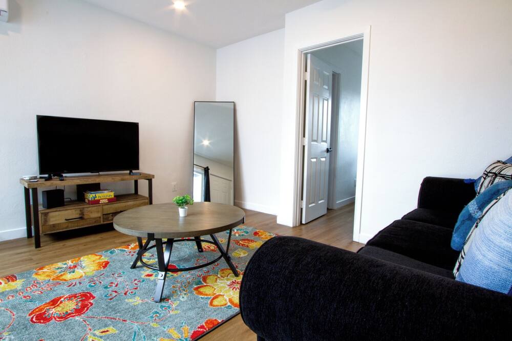 Photo of Livingroom in South Wrigley