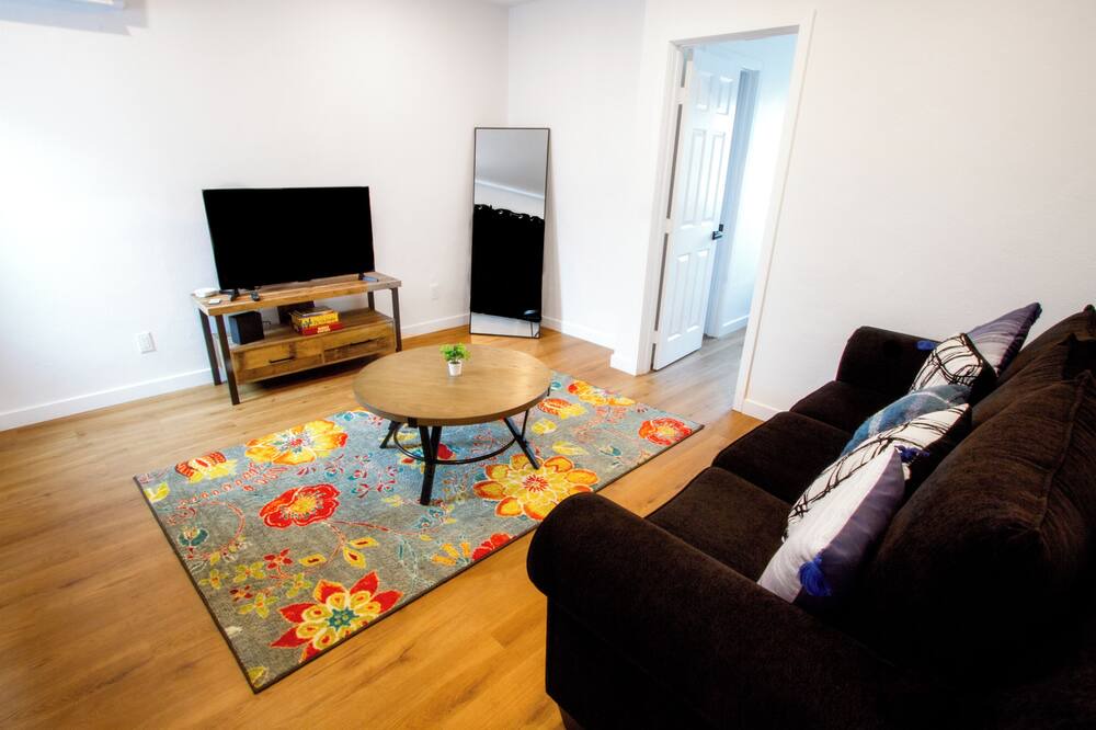 Photo of Livingroom in South Wrigley