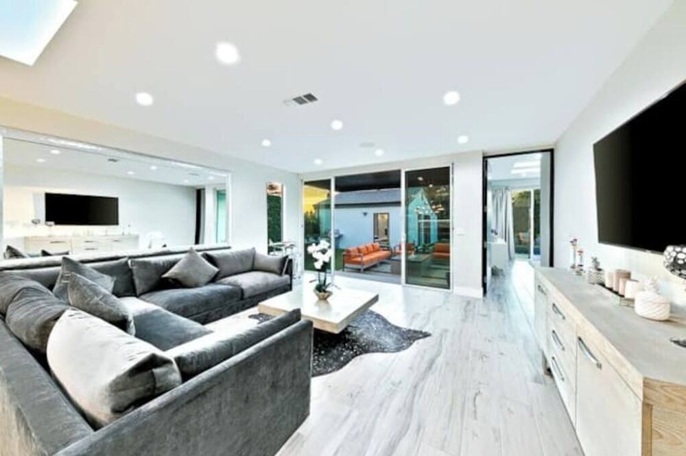 Photo of Livingroom in Faircrest Heights