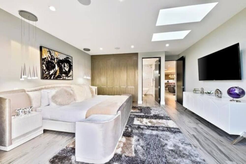 Photo of Livingroom in Faircrest Heights