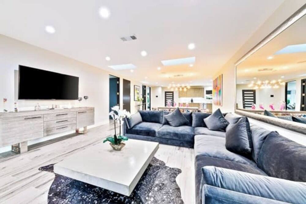 Photo of Livingroom in Faircrest Heights