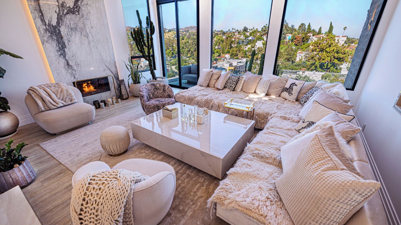Photo of Others in Hollywood Hills