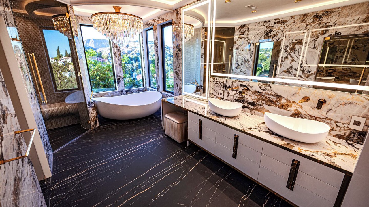 Photo of Others in Hollywood Hills