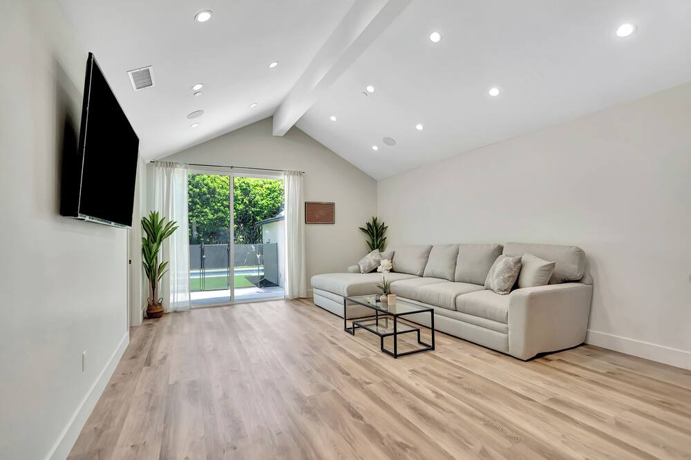 Photo of Livingroom in Beverly Grove