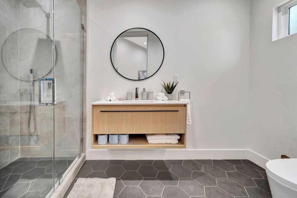 Photo of Bathroom in Beverly Grove