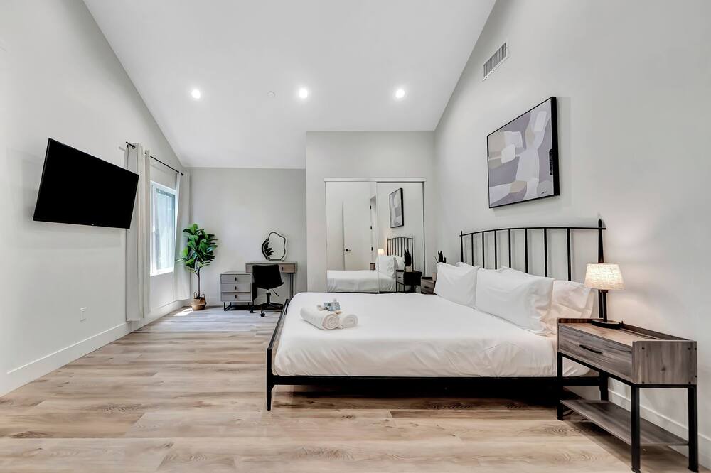 Photo of Bedroom in Beverly Grove