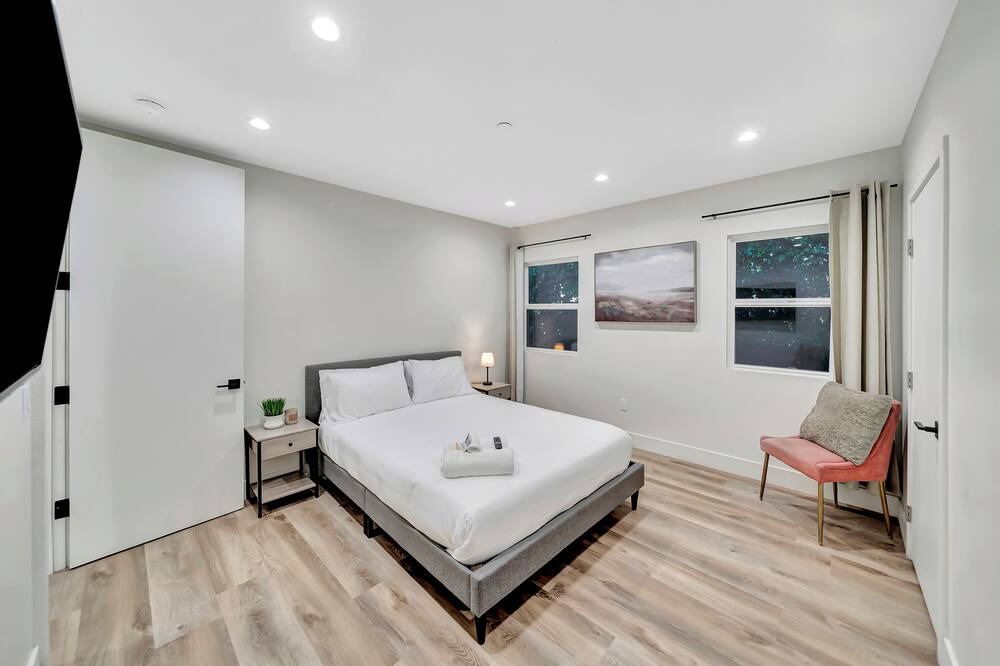 Photo of Bedroom in Beverly Grove