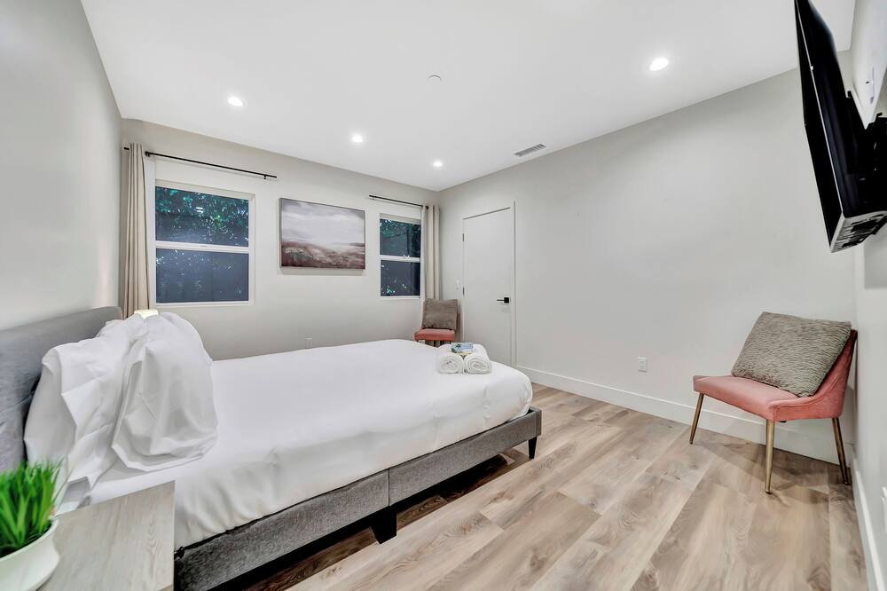 Photo of Bedroom in Beverly Grove