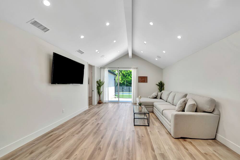 Photo of Livingroom in Beverly Grove