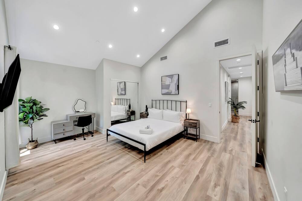 Photo of Bedroom in Beverly Grove