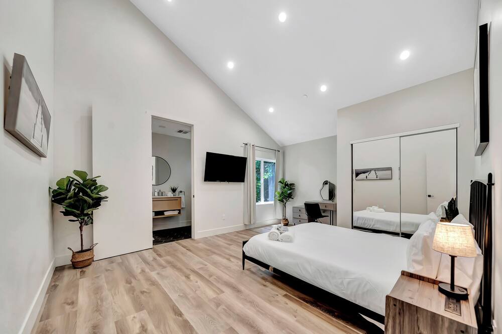 Photo of Bedroom in Beverly Grove