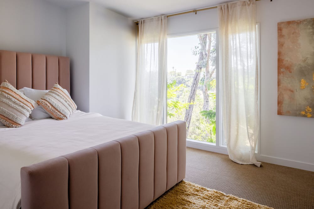 Photo of Bedroom in Beverly Glen