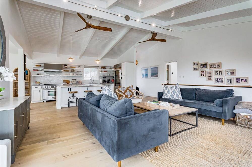 Photo of Livingroom in Hill Section