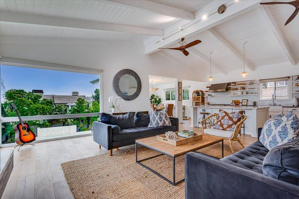 Photo of Livingroom in Hill Section