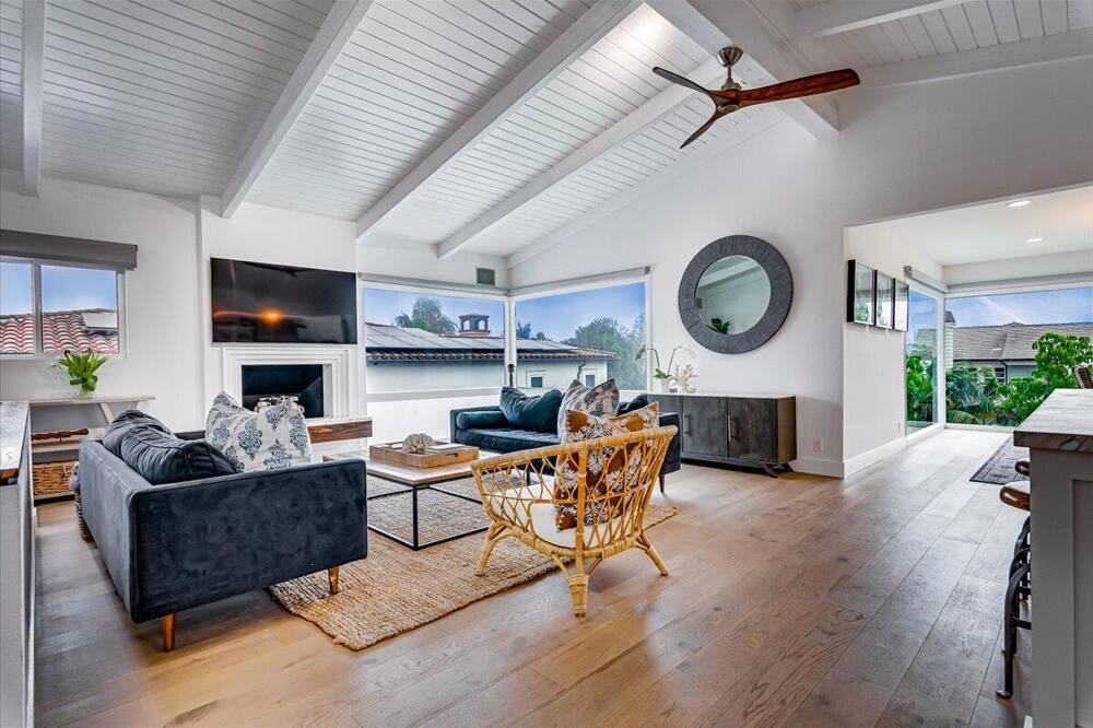 Photo of Livingroom in Hill Section