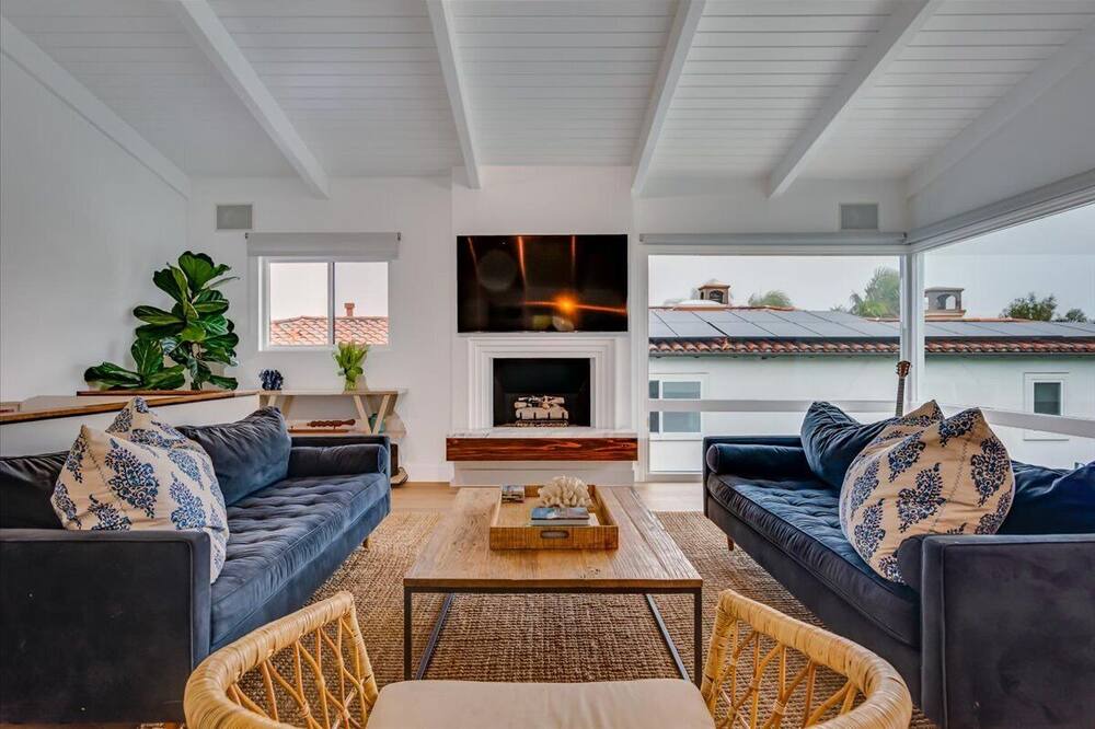 Photo of Livingroom in Hill Section