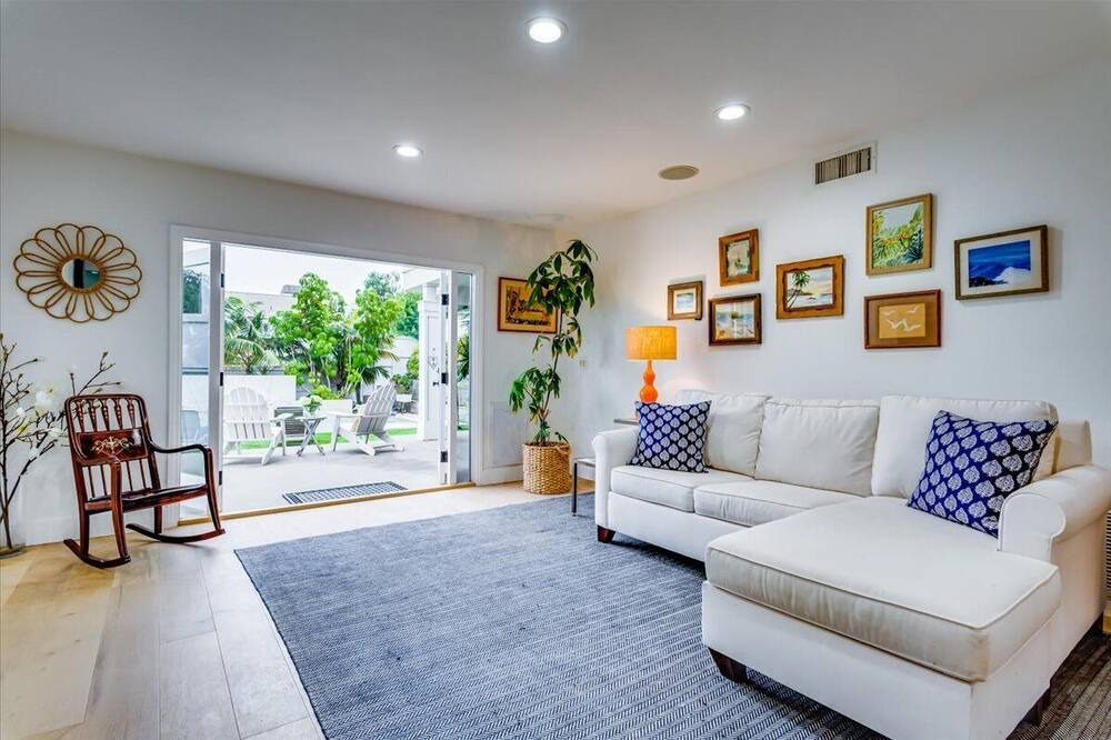 Photo of Livingroom in Hill Section
