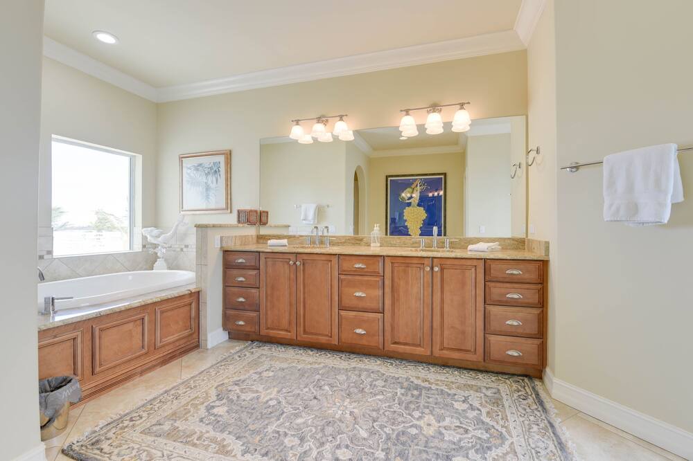 Photo of Bathroom in Summerland Key
