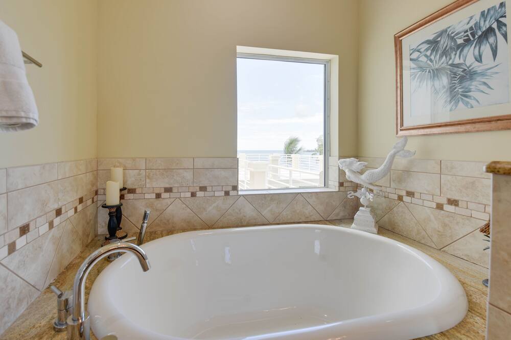 Photo of Bathroom in Summerland Key