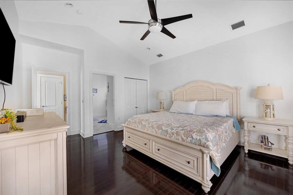 Photo of Bedroom in Islamorada