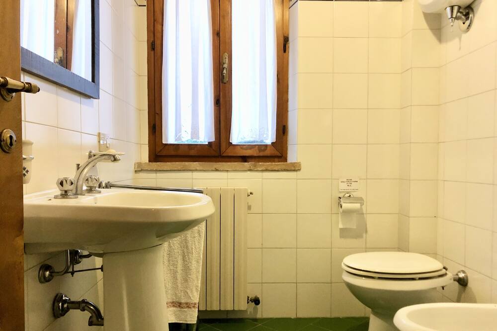 Photo of Bathroom in Montalcino