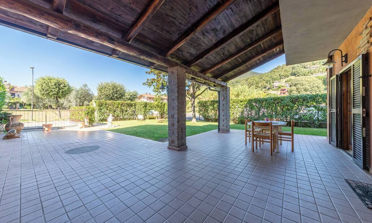Photo of Patio Balcony in Lake Bracciano