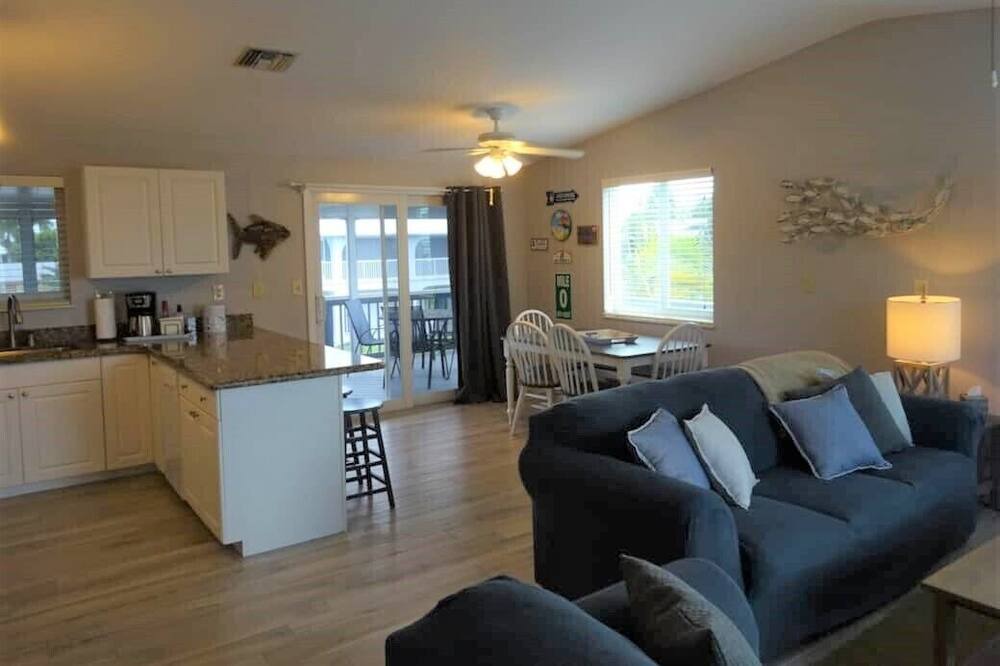 Photo of Livingroom in Port Pine Heights