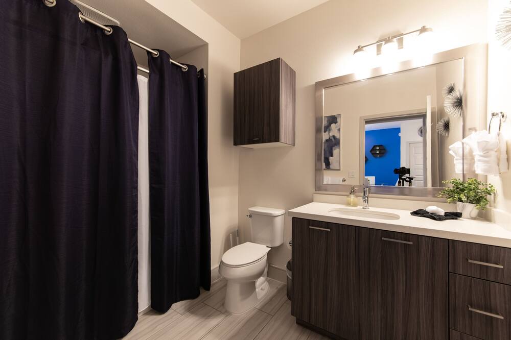 Photo of Bathroom in Del Aire