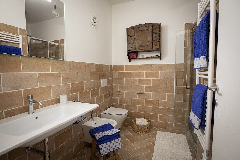 Photo of Bathroom in Castelraimondo