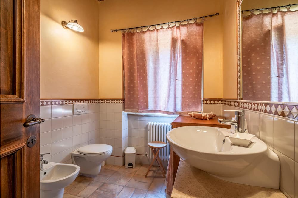 Photo of Bathroom in Camerino