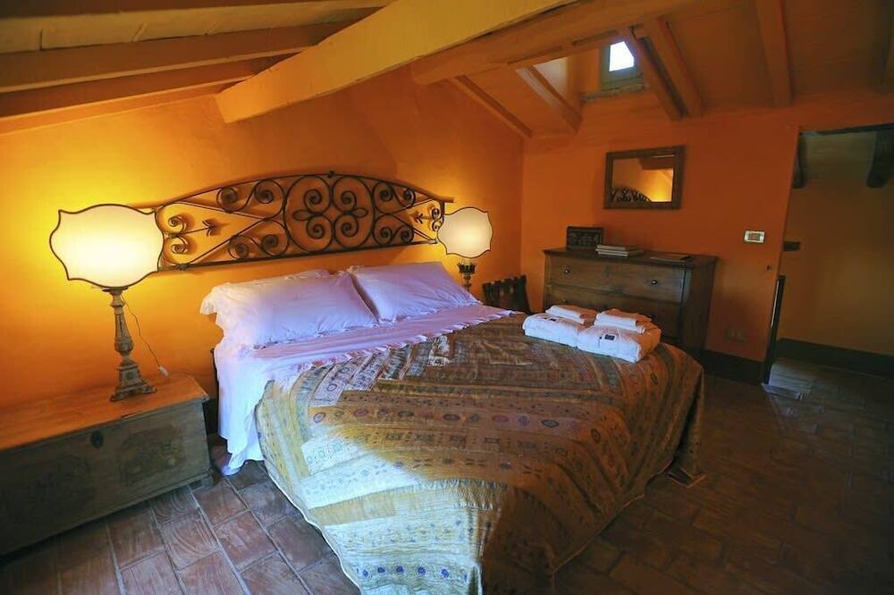 Photo of Others in Montone