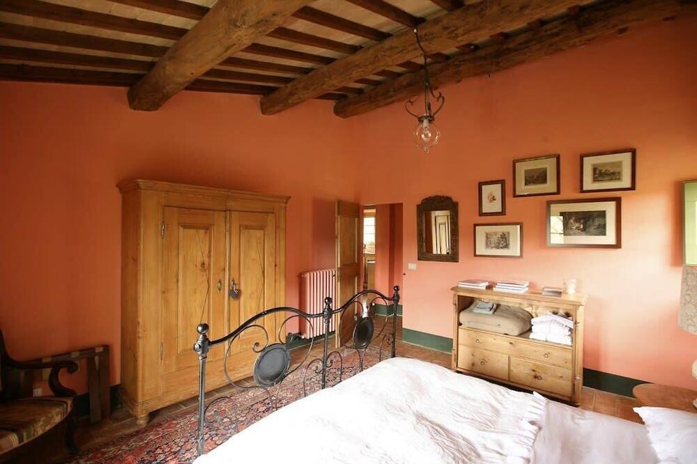 Photo of Others in Montone