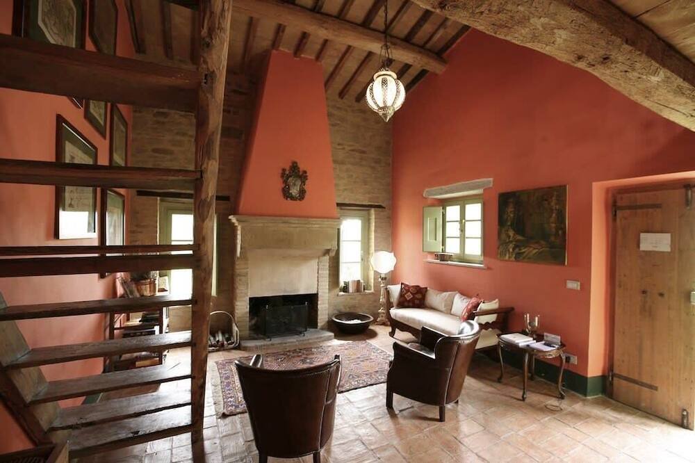 Photo of Others in Montone